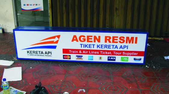 Neon Box Laysander 3 1