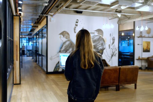 Wallpaper Kantor Laysander 4